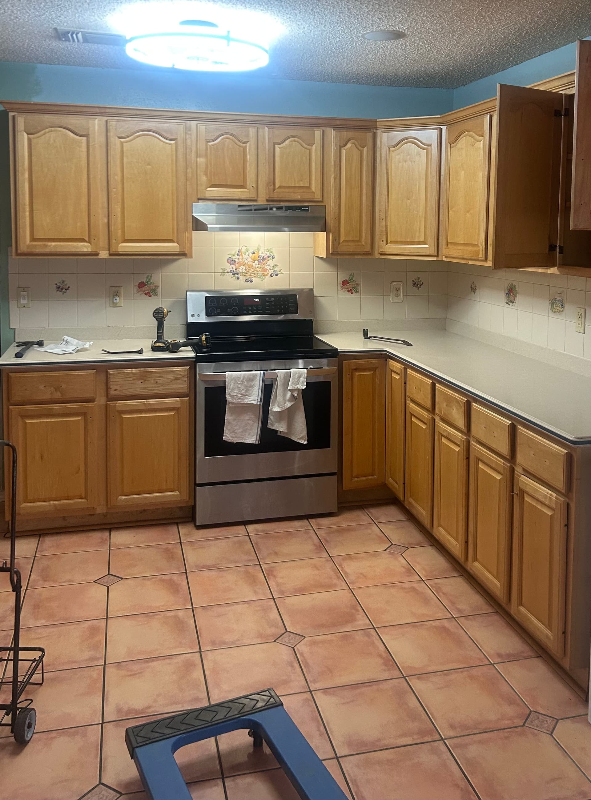 Gallery photos for Dark Cabinet Kitchen Remodel with New Island and Granite Countertops: Image #2